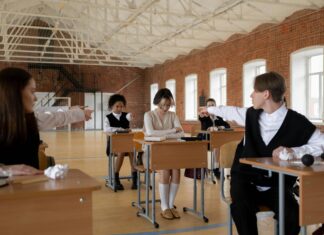 How To Build Emotional Intelligence In Teens: Essential Tips Revealed