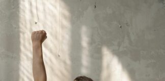 What Causes Hyperthyroidism And How To Manage It Naturally?