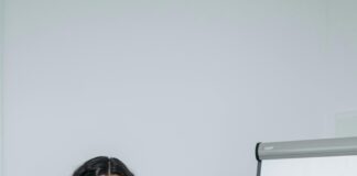 How To Manage Anxiety During Public Speaking With Confidence